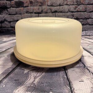 Vintage Tupperware Round Cake\Dessert\Snack Carrier Retro Kitchen Storage